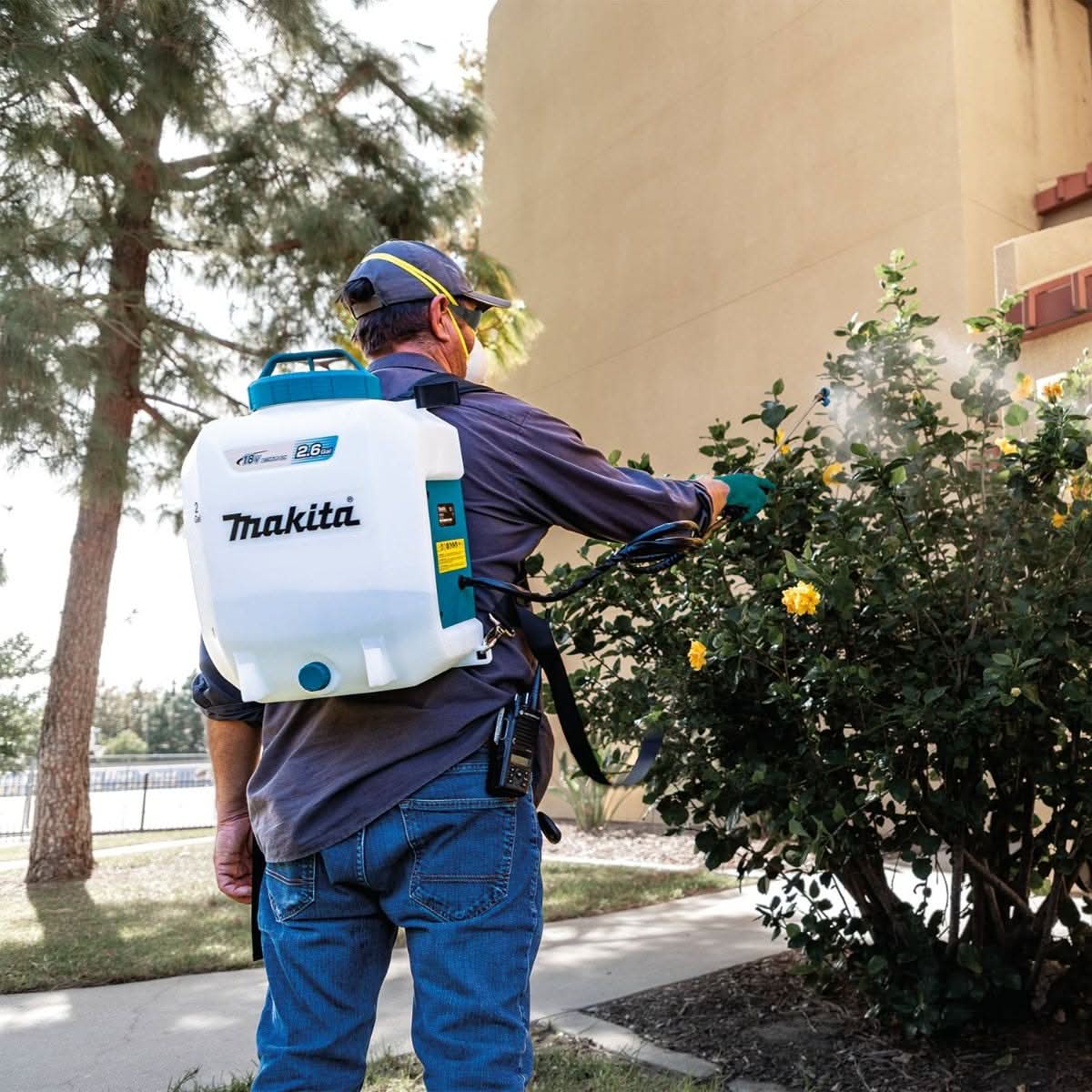 makita garden sprayer 18v Makita XSU01Z 18V LXT Lithium-Ion Cordless 2.6 Gallon Backpack Sprayer (Tool Only)