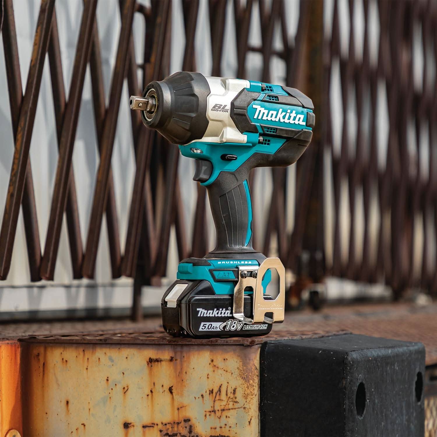 Makita XWT19T 18V LXT Lithium-Ion Brushless Cordless 3-Speed 1/2